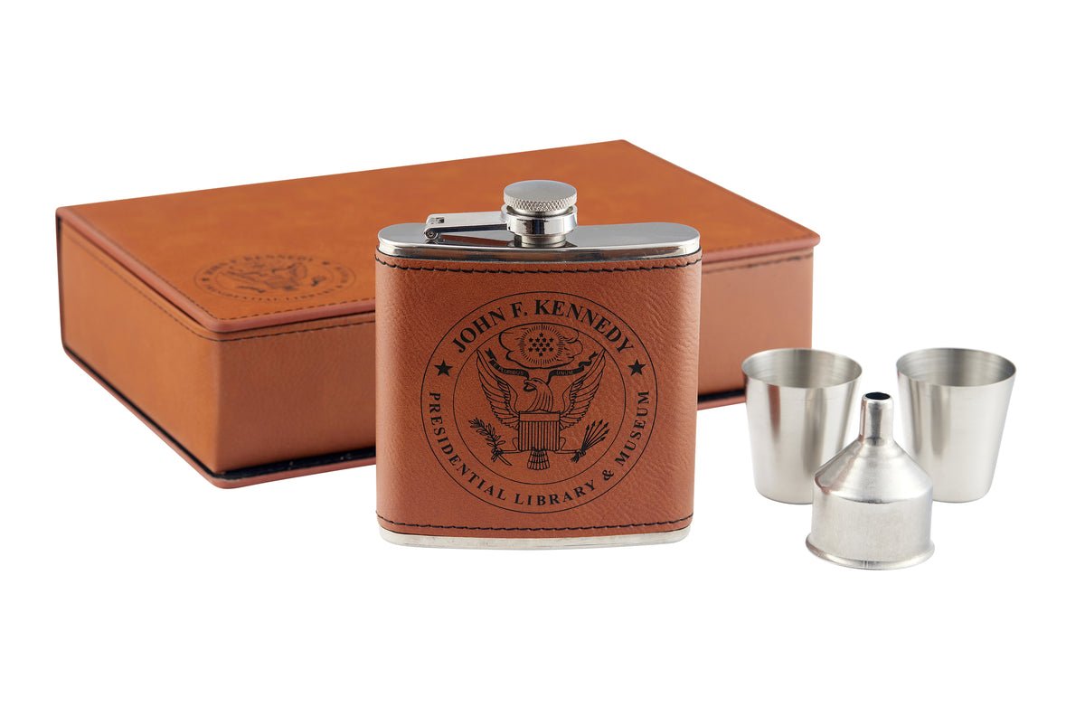 LEATHER FLASK SET PRESIDENTIAL SEAL